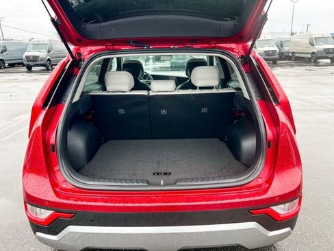 Certified 2024 Kia Niro EX image 10