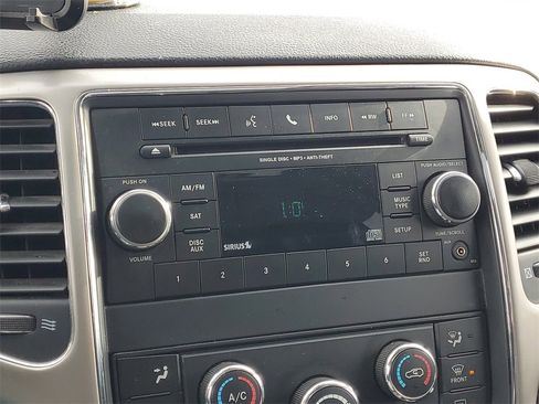 Used 2012 Jeep Grand Cherokee Laredo image 18