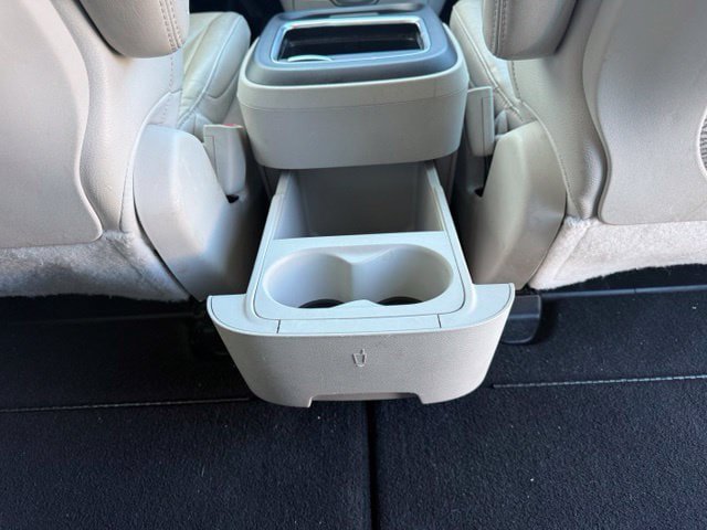 Used 2021 Chrysler Pacifica Touring-L FWD image 16