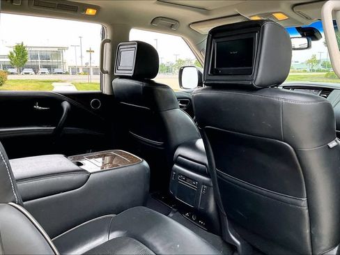 Certified 2016 INFINITI QX80 4WD w/ Driver's Assistance Package image 29