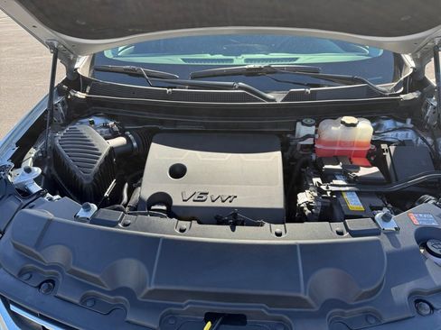 Used 2021 Chevrolet Traverse LT image 18