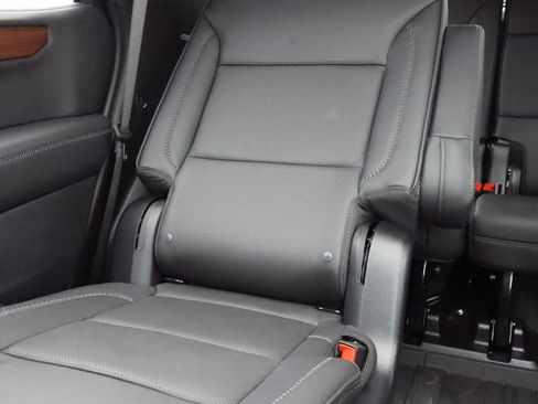 Used 2025 GMC Yukon Denali w/ Denali Reserve Package AWD/4WD image 10