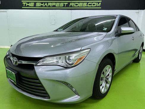 Used 2017 Toyota Camry LE FWD image 5