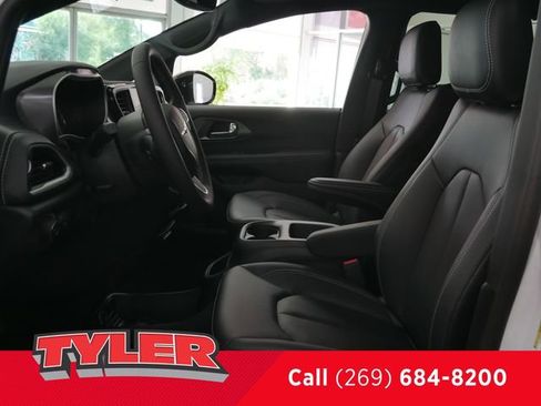 New 2026 Chrysler Pacifica Select image 34