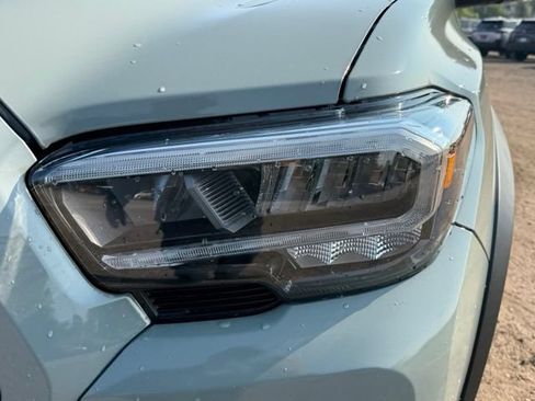 Used 2023 Toyota Tacoma TRD Off-Road w/ Advanced Technology Package AWD/4WD image 10