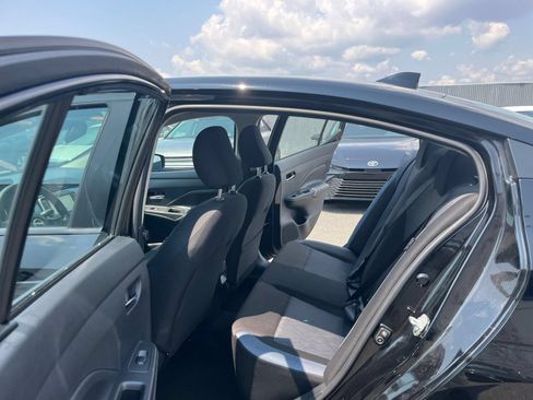 Used 2025 Nissan Versa SV FWD image 20