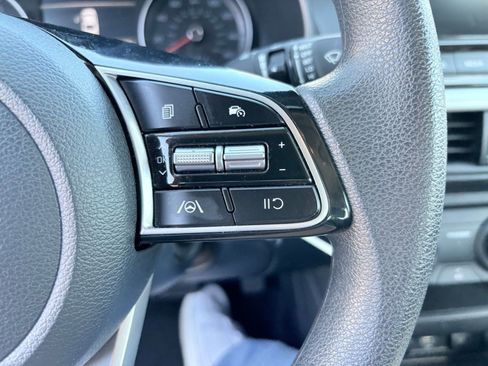 Used 2024 Kia Forte LXS image 17