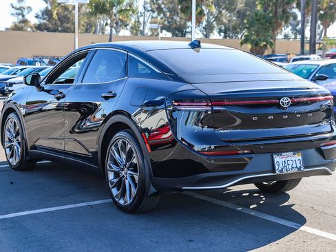 Used 2023 Toyota Crown Limited image 25