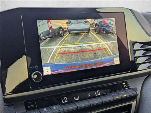Used 2025 Toyota Camry LE FWD image 13