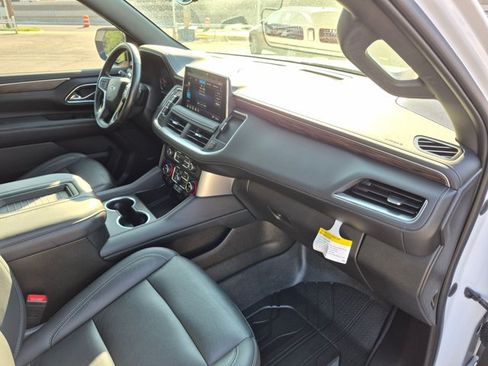 Used 2021 Chevrolet Tahoe Z71 w/ Luxury Package AWD/4WD image 22
