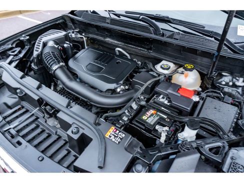 Used 2023 GMC Acadia SLT image 32