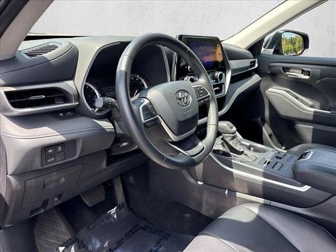 Certified 2026 Toyota Highlander XLE AWD/4WD image 9