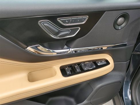 Certified 2020 Lincoln Corsair Reserve image 19