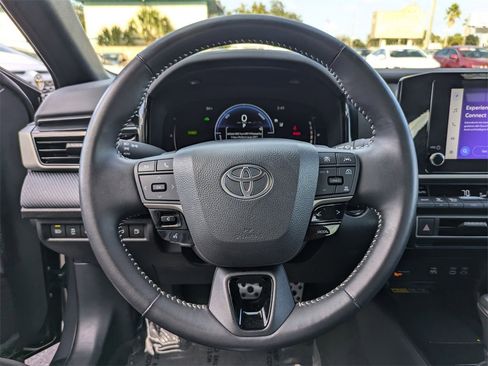 Used 2025 Toyota Camry SE image 22