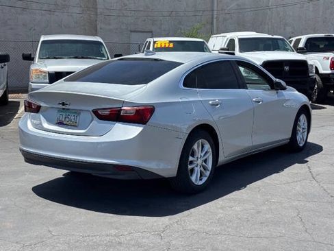 Used 2017 Chevrolet Malibu LT FWD image 3