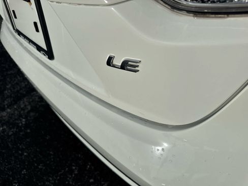Used 2021 Toyota Corolla LE FWD image 7