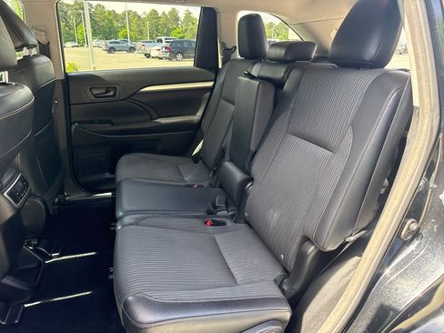 Used 2016 Toyota Highlander Plus AWD/4WD image 30