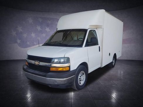 Used 2018 Chevrolet Express 3500 w/ Driver Convenience Package RWD image 26
