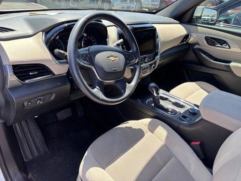 Used 2022 Chevrolet Traverse LT FWD image 7
