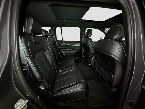 New 2025 Jeep Grand Cherokee Limited w/ Luxury Tech Group II image 31