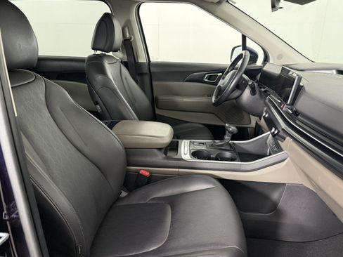 Used 2025 Kia Carnival FWD image 10
