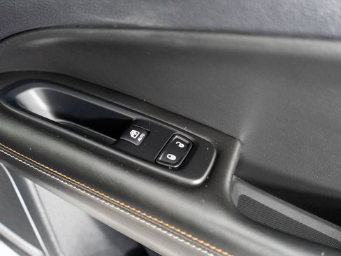 Used 2018 Jeep Compass Latitude w/ Popular Equipment Group FWD image 9