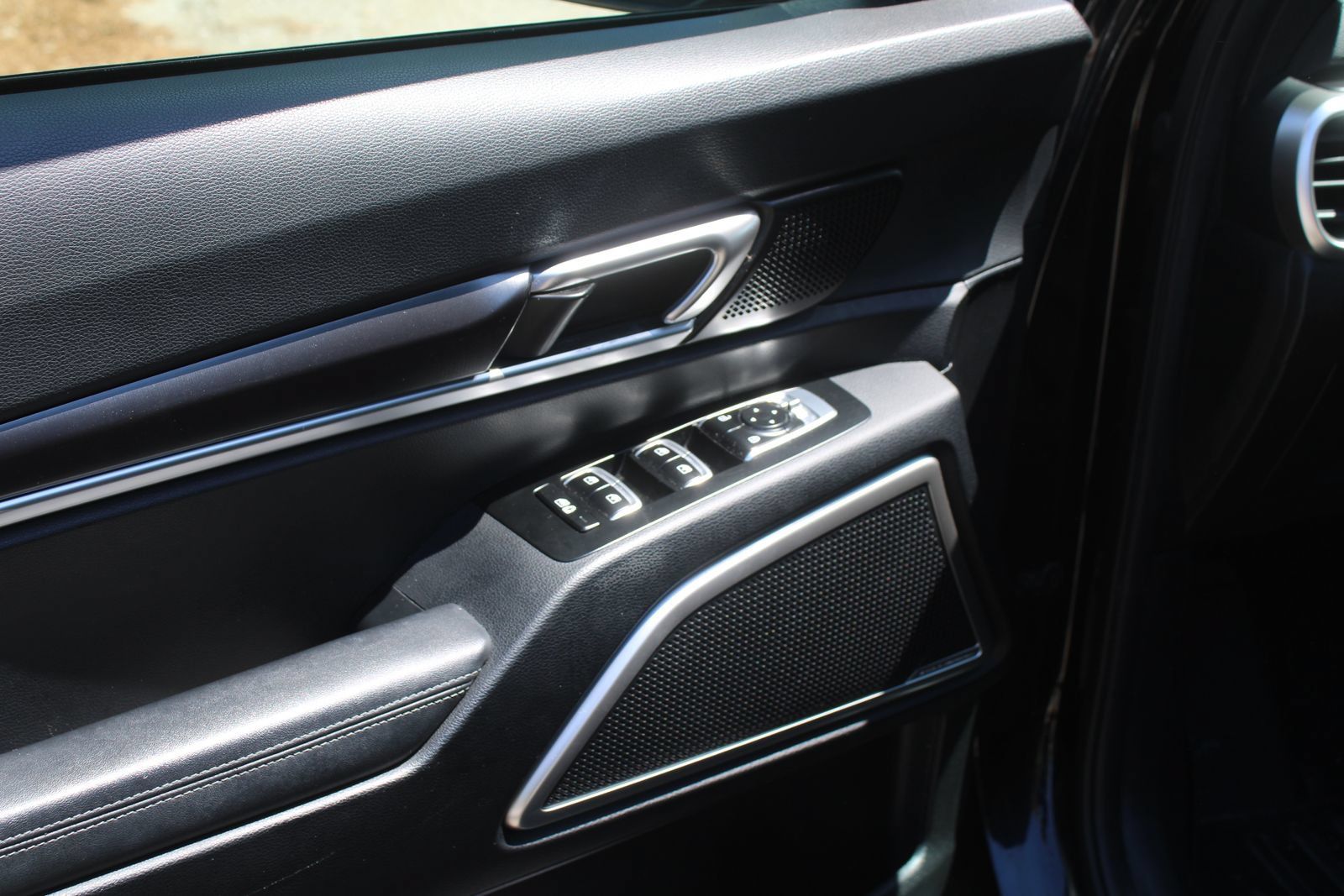 Certified 2023 Kia Telluride S w/ S Sunroof Package AWD/4WD image 19