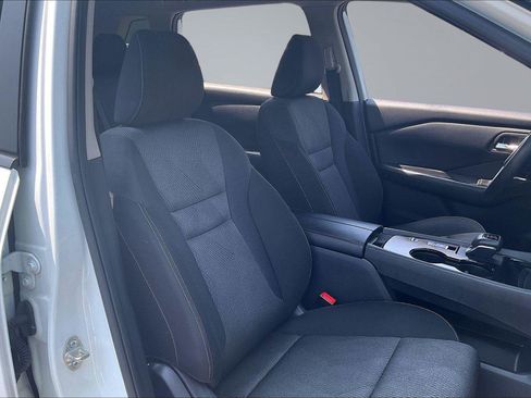 Certified 2024 Nissan Rogue SV FWD image 8