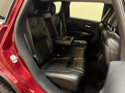 Used 2019 Jeep Cherokee Latitude Plus image 32