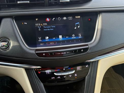 Used 2017 Cadillac XT5 Luxury image 21