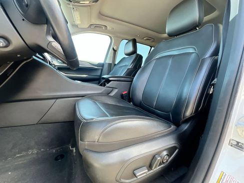 Used 2022 Jeep Grand Cherokee L Limited w/ Luxury Tech Group II AWD/4WD image 16