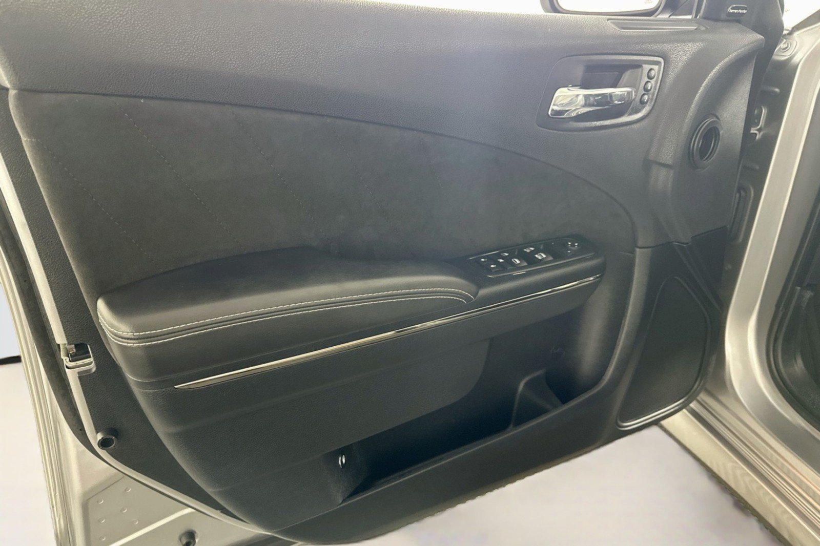 Used 2018 Dodge Charger SRT Hellcat w/ Harman/Kardon Audio Group RWD image 21