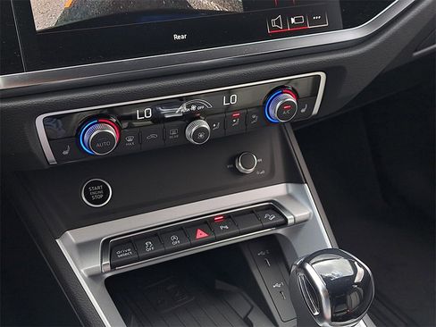 New 2025 Audi Q3 2.0T Premium image 14