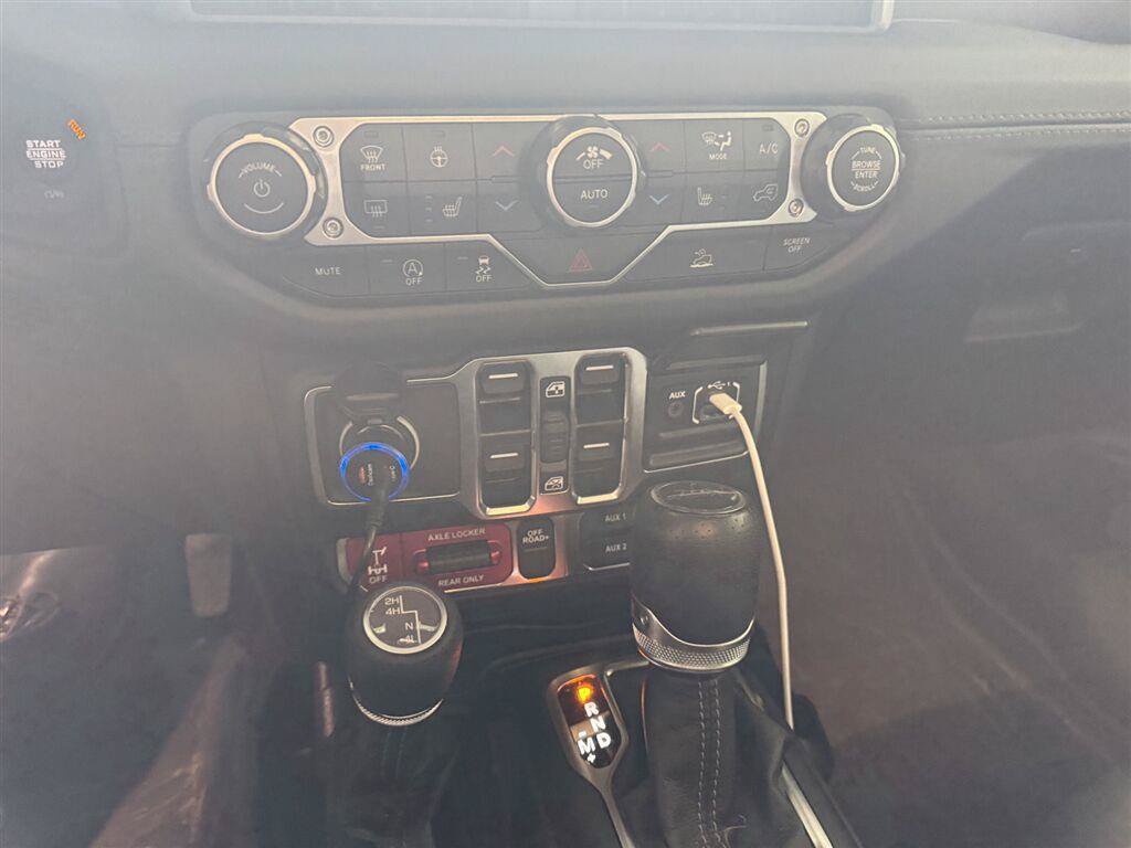 Used 2025 Jeep Gladiator Mojave w/ Convenience Group AWD/4WD image 6