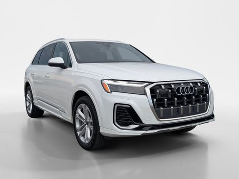 Used 2025 Audi Q7 3.0T Premium Plus AWD/4WD image 2