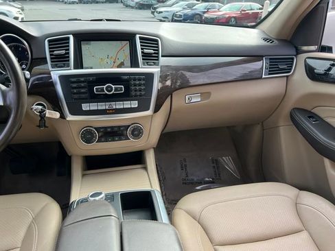 Used 2015 Mercedes-Benz ML 350 4MATIC w/ Premium 1 Package image 16