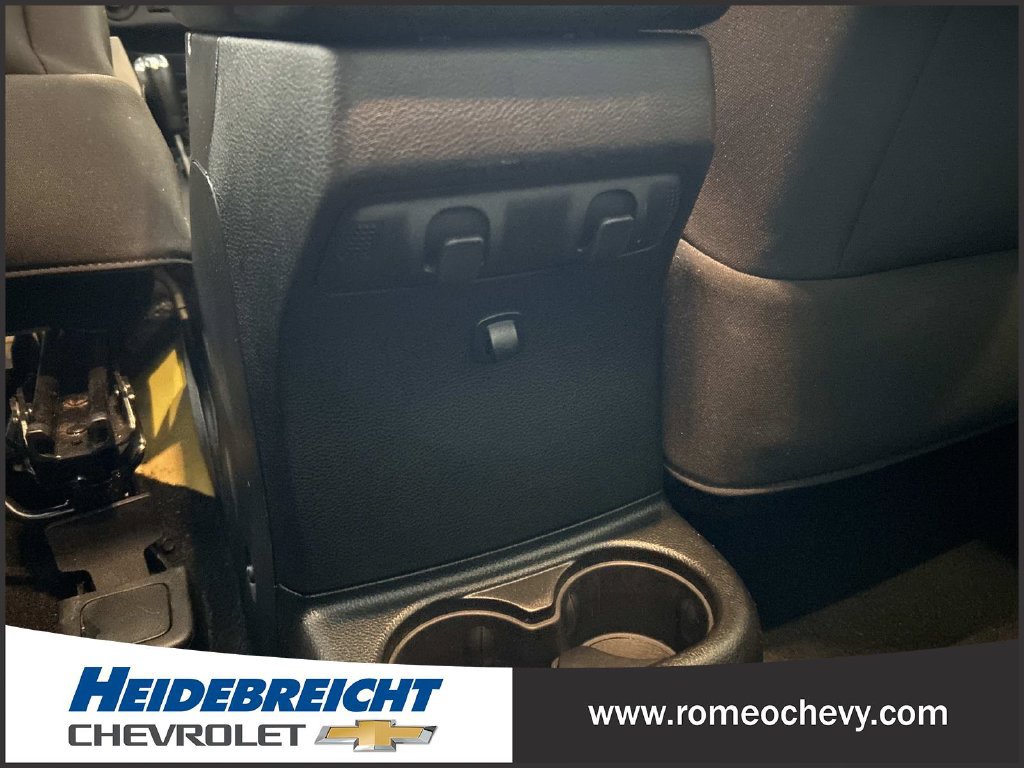 Used 2015 Jeep Wrangler Sahara w/ Connectivity Group AWD/4WD image 18