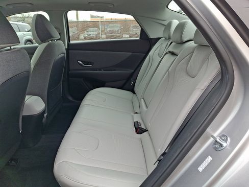 Certified 2022 Hyundai Elantra Limited w/ Cargo Package image 10