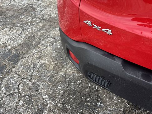 Used 2018 Jeep Renegade Latitude w/ Cold Weather Group image 29