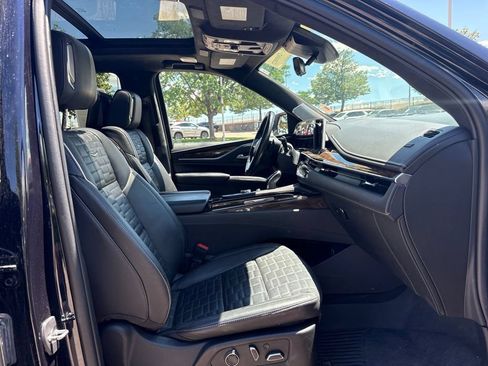 Used 2022 Cadillac Escalade ESV Sport Platinum w/ LPO, ONYX Package AWD/4WD image 26