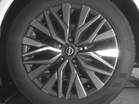 Used 2025 Nissan Altima 2.5 SV image 14