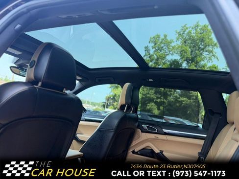 Used 2017 Porsche Cayenne AWD/4WD image 19