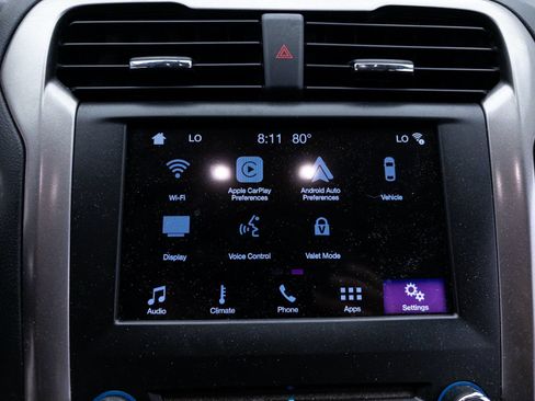 Used 2018 Ford Fusion SE w/ Fusion SE Technology Package FWD image 5
