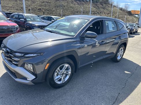 Used 2025 Hyundai Tucson SE image 22