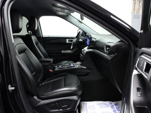 Used 2022 Ford Explorer XLT w/ Equipment Group 202A image 17