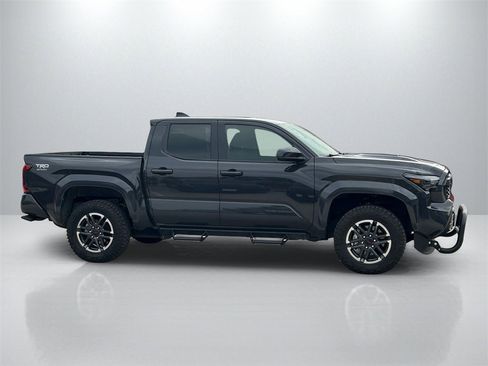 Used 2025 Toyota Tacoma TRD Sport image 4