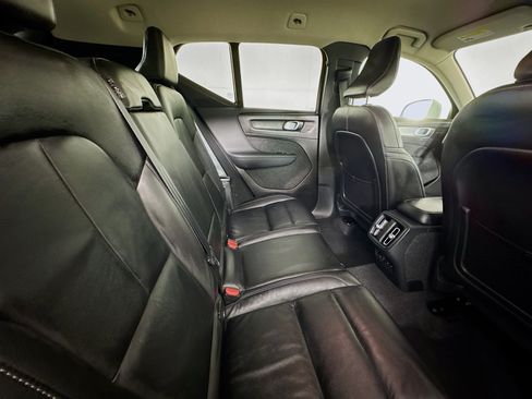 Used 2022 Volvo XC40 T5 Momentum AWD/4WD image 25