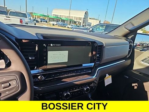 New 2025 GMC Sierra 1500 SLT image 17