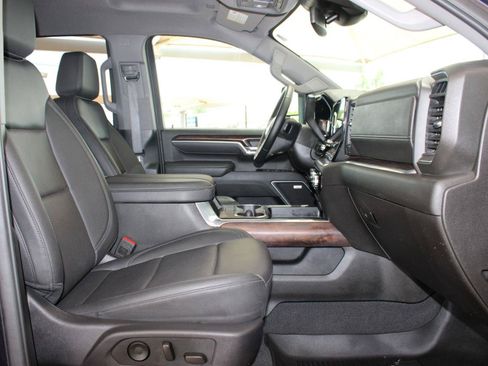 Used 2025 GMC Sierra 3500 SLT w/ SLT Convenience Package AWD/4WD image 18