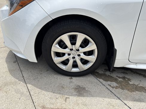Used 2025 Toyota Corolla LE FWD image 34